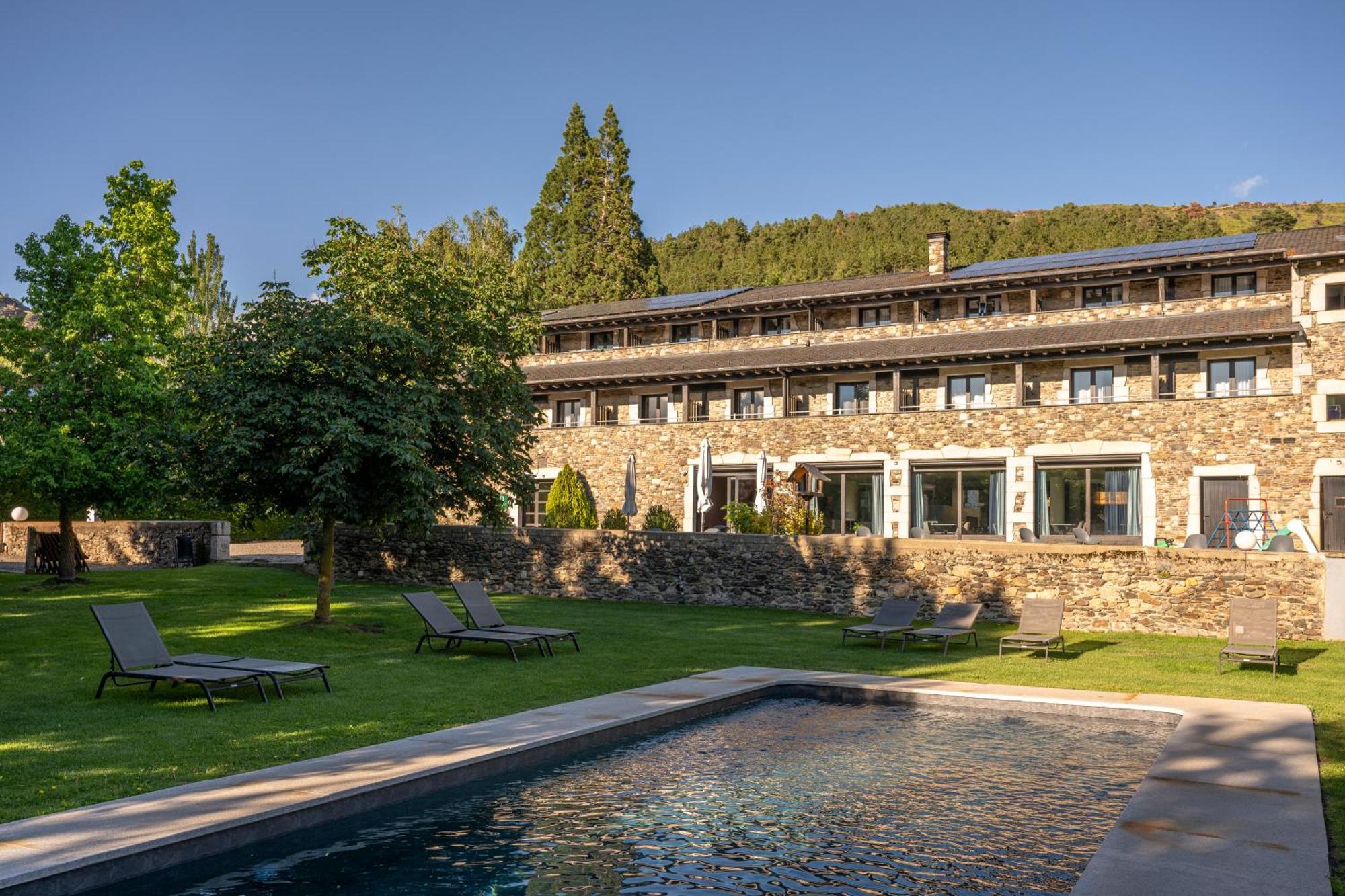 Hotel Bernat de So Llivia Exterior foto